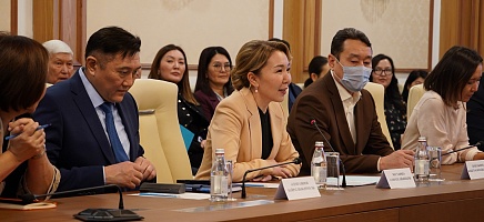 Сенаторы ознакомились с деятельностью Архива Президента фото галереи 3